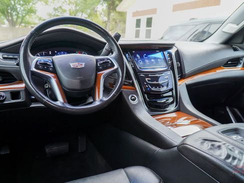 Used 2017 Cadillac Escalade Luxury image 14