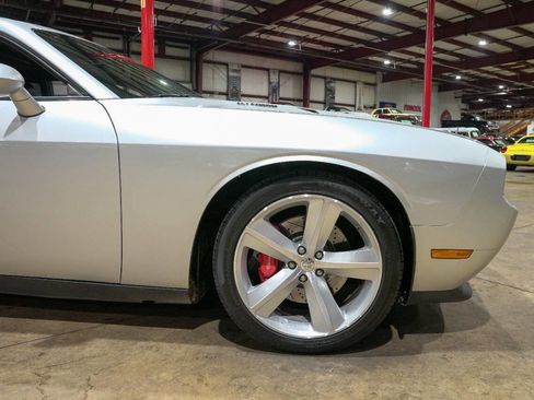 Used 2009 Dodge Challenger SRT8 RWD image 11