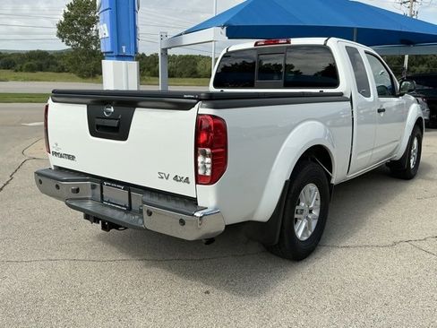 Used 2021 Nissan Frontier SV image 3