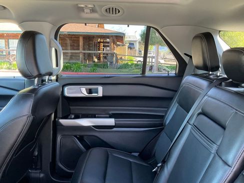 Used 2021 Ford Explorer Limited w/ Equipment Group 301A image 27