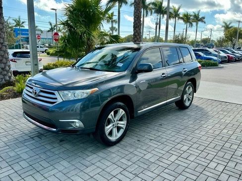 Used 2013 Toyota Highlander Limited image 3