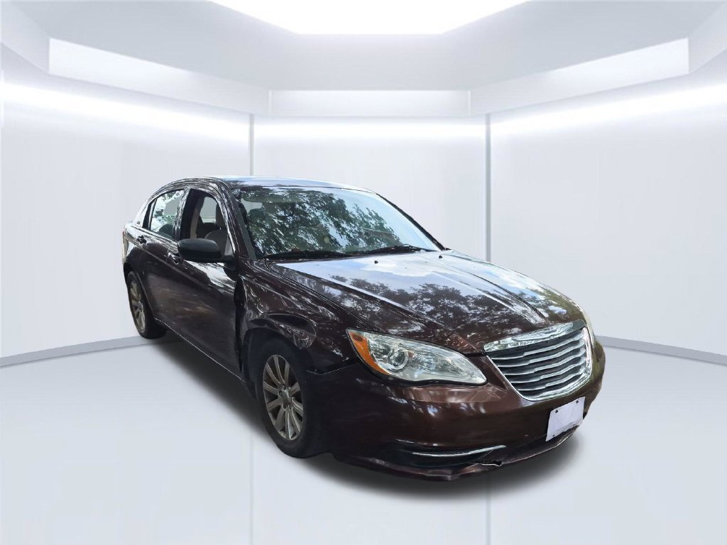 Used 2013 Chrysler 200 Touring FWD image 4