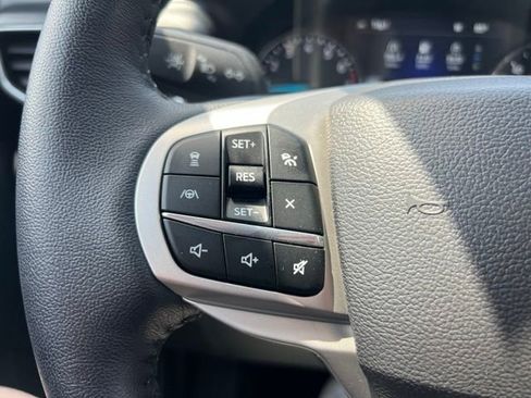 Certified 2024 Ford Explorer XLT w/ Equipment Group 202A AWD/4WD image 9