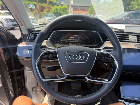 Used 2019 Audi e-tron Prestige w/ Prestige Package AWD/4WD image 9