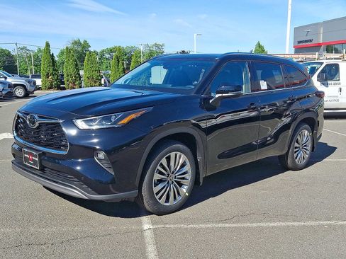 New 2026 Toyota Highlander Platinum AWD/4WD image 16