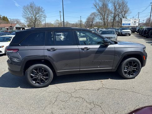 New 2025 Jeep Grand Cherokee Limited w/ Trailer Tow Package AWD/4WD image 7