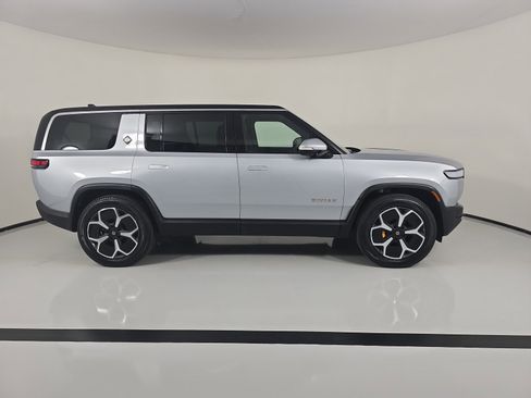 Used 2023 Rivian R1S Adventure image 6