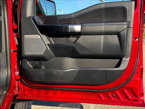 Used 2025 Ford F150 Platinum image 40