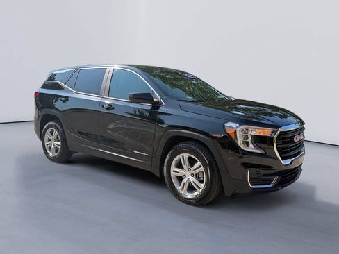 Used 2024 GMC Terrain SLE FWD image 1