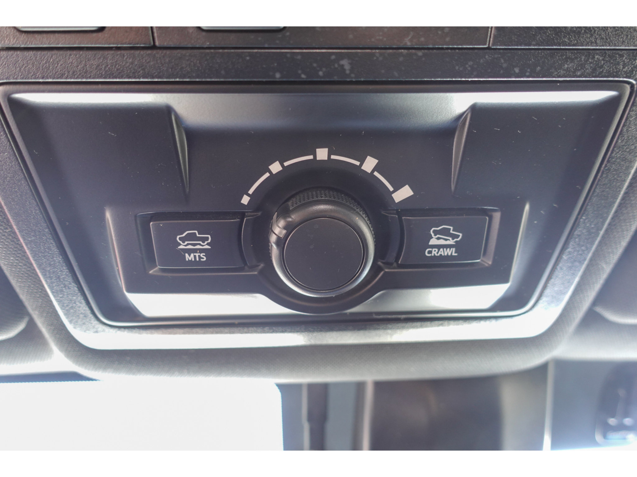 Used 2018 Toyota Tacoma TRD Off-Road w/ Technology Package AWD/4WD image 23
