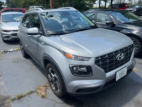 Used 2025 Hyundai Venue SEL FWD image 7