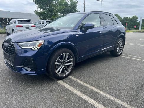 Used 2023 Audi Q3 2.0T Premium w/ Black Optic Sport Package AWD/4WD image 1
