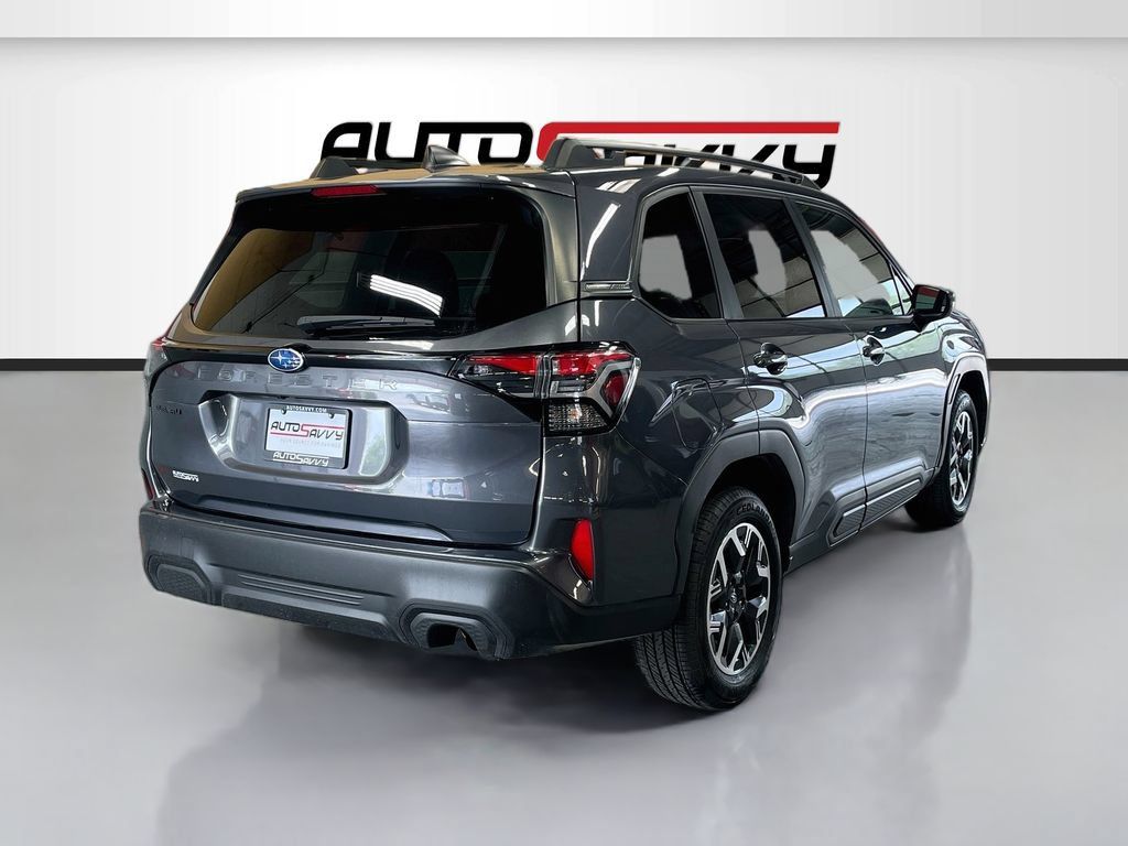 Used 2025 Subaru Forester Premium AWD/4WD image 7