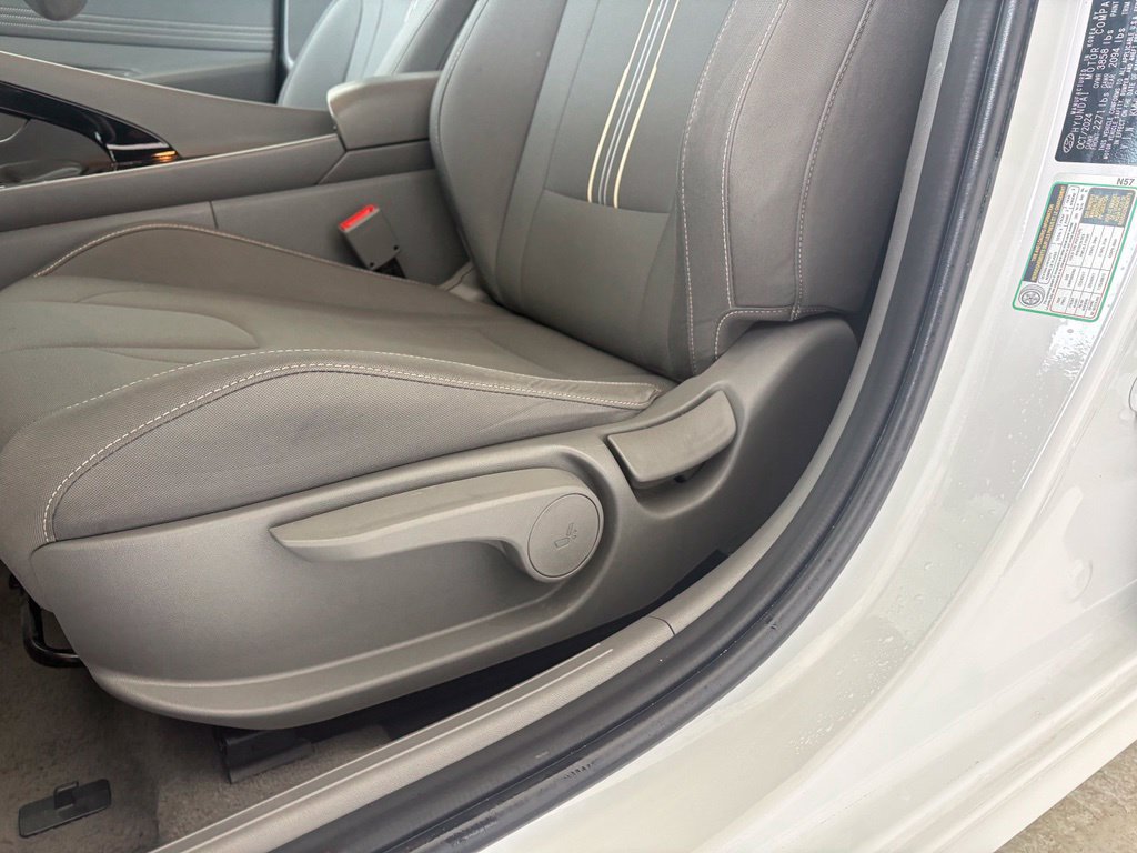 Used 2025 Hyundai Elantra SEL FWD image 27