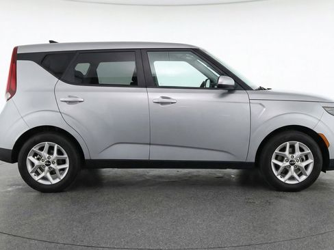Used 2025 Kia Soul LX w/ LX Technology Package image 11