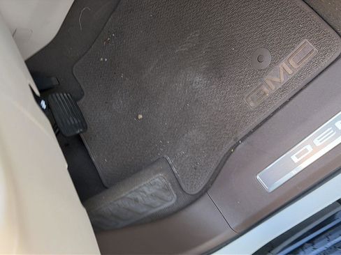 Used 2022 GMC Yukon Denali w/ Advanced Technology Package image 13