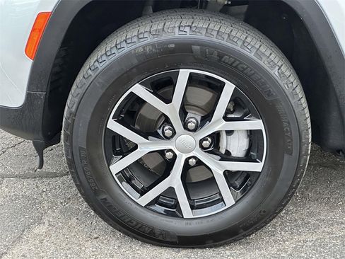 Used 2023 Jeep Grand Cherokee Limited image 9