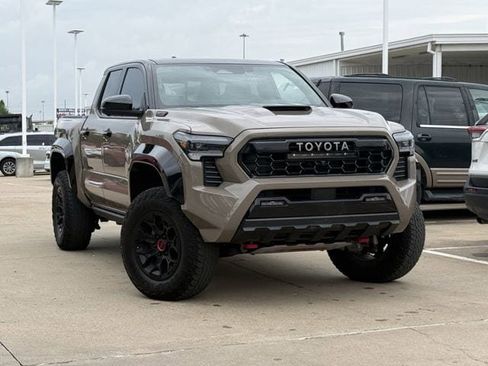 Used 2025 Toyota Tacoma TRD Pro AWD/4WD image 2