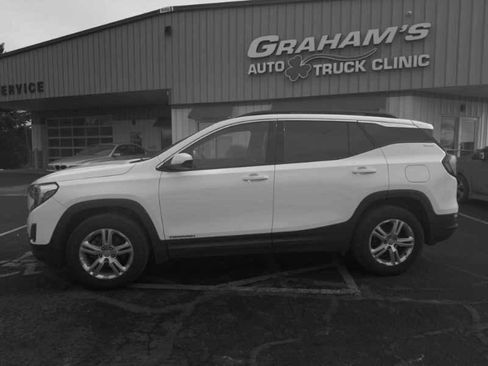 Used 2018 GMC Terrain SLE w/ Driver Convenience Package image 3