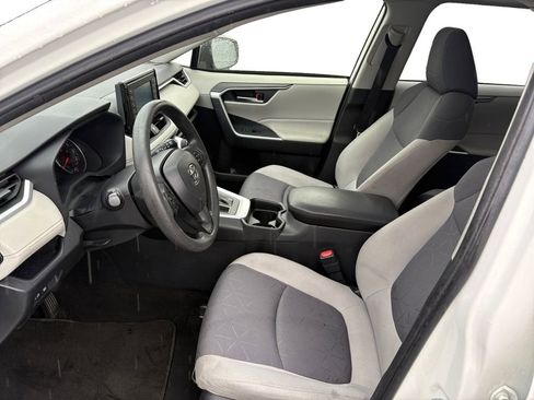 Used 2019 Toyota RAV4 XLE w/ Carpet Mat Package FWD image 10