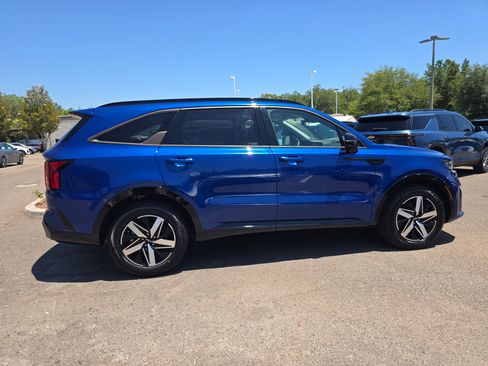 Certified 2023 Kia Sorento EX w/ Panoramic Sunroof Package FWD image 9