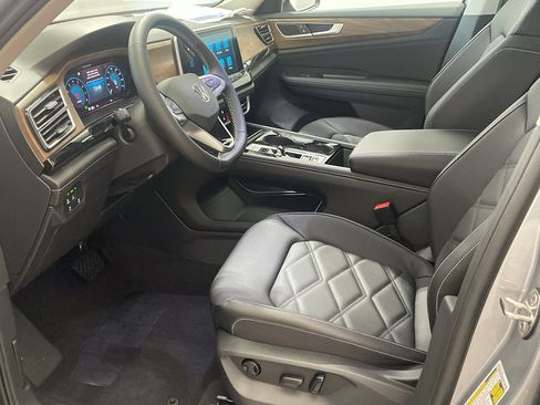 New 2026 Volkswagen Atlas SE image 8