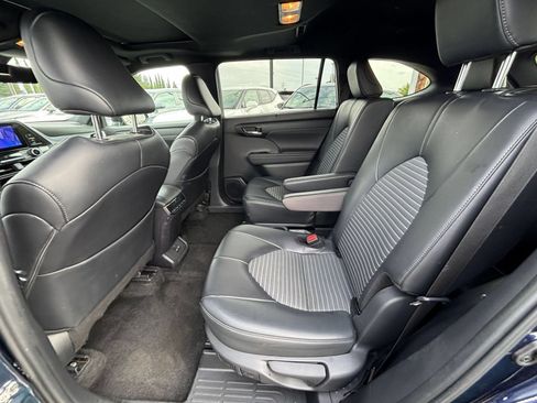 Used 2024 Toyota Highlander XSE FWD image 23