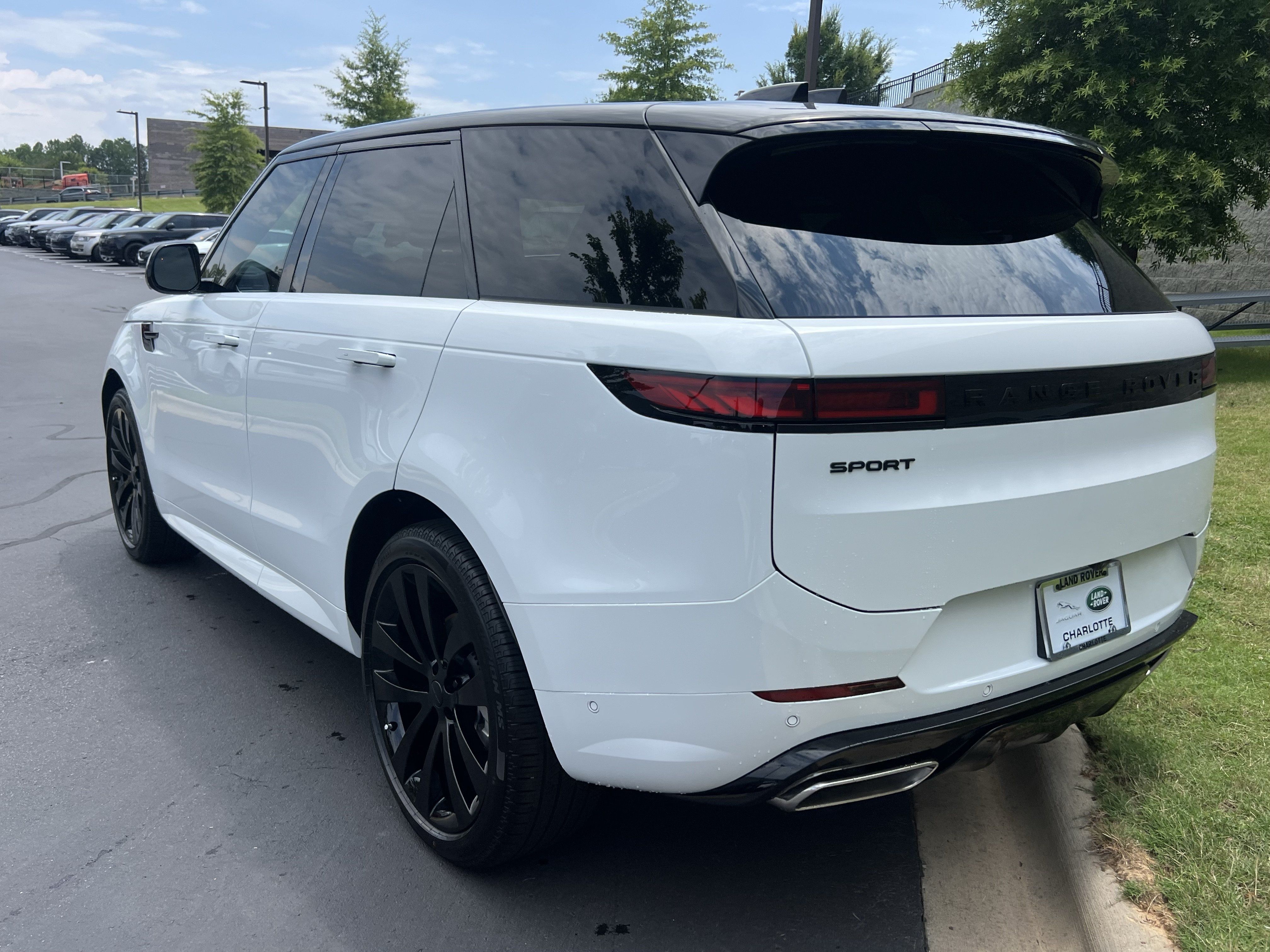 New 2026 Land Rover Range Rover Sport Dynamic SE AWD/4WD image 5
