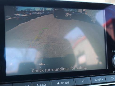 Used 2024 Nissan Altima 2.5 SV image 14