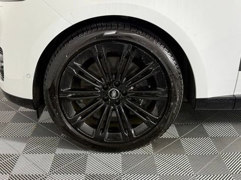 Used 2023 Land Rover Range Rover Long Wheelbase SE AWD/4WD image 11