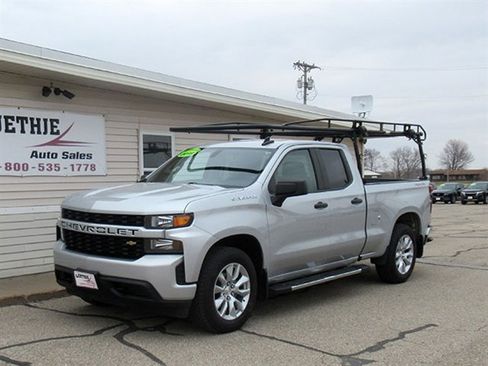 Used 2019 Chevrolet Silverado 1500 Custom w/ Custom Value Package AWD/4WD image 2