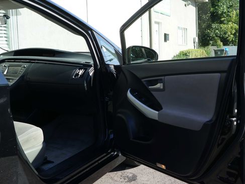 Used 2013 Toyota Prius Three image 31