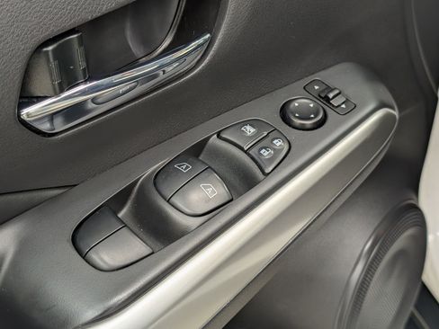 Used 2020 Nissan Kicks SR w/ SR Premium Package image 22