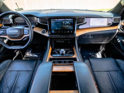 Used 2024 Jeep Grand Wagoneer L Series III AWD/4WD image 13