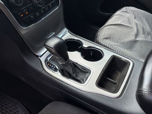 Used 2018 Jeep Grand Cherokee Laredo RWD image 27