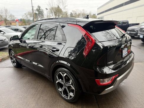 Used 2023 Kia Niro EX Touring image 7