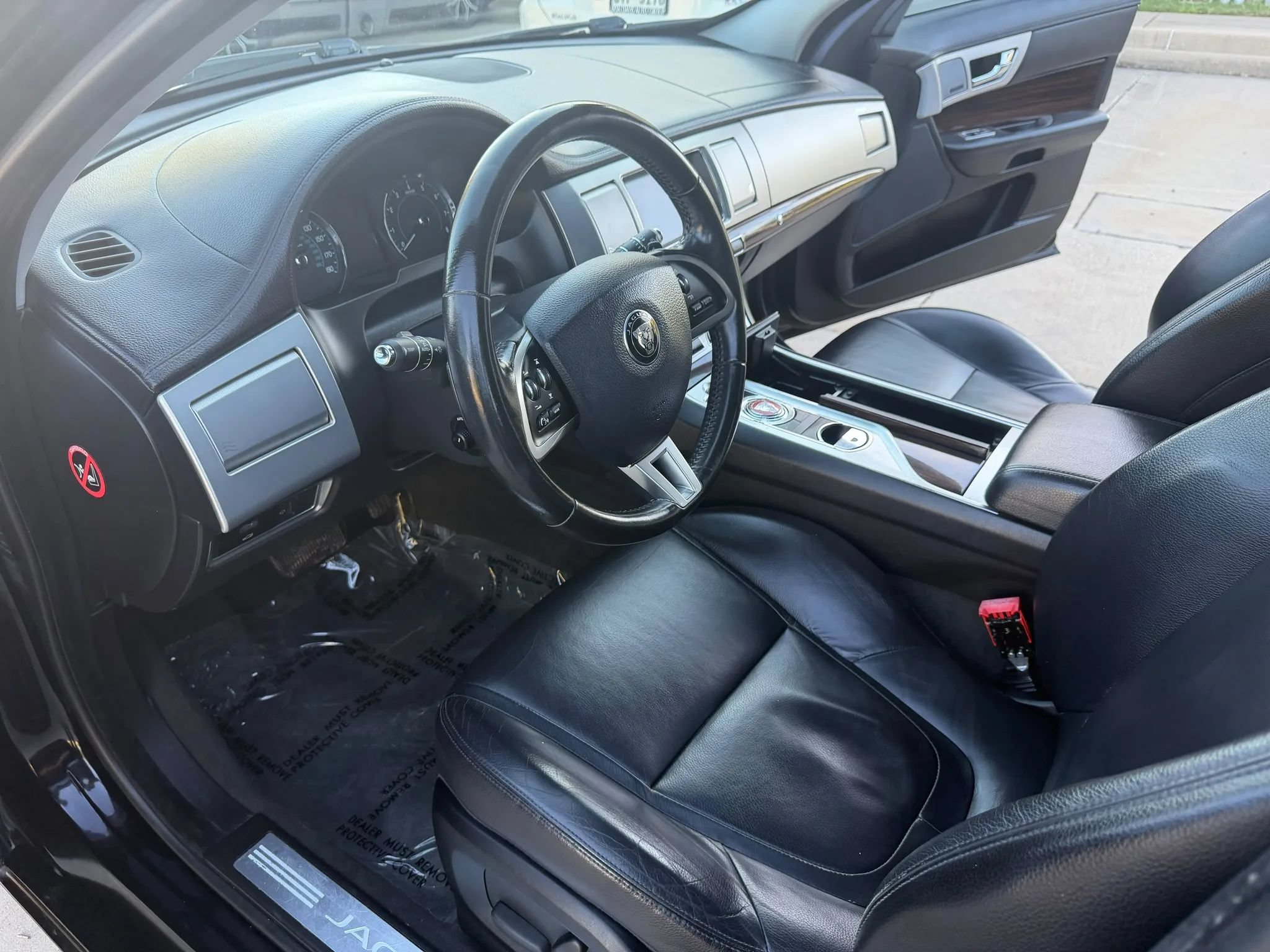 Used 2014 Jaguar XF RWD image 19