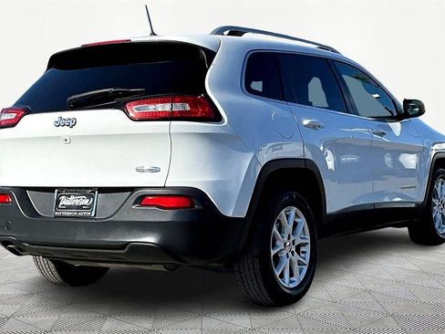 Used 2016 Jeep Cherokee Latitude image 2