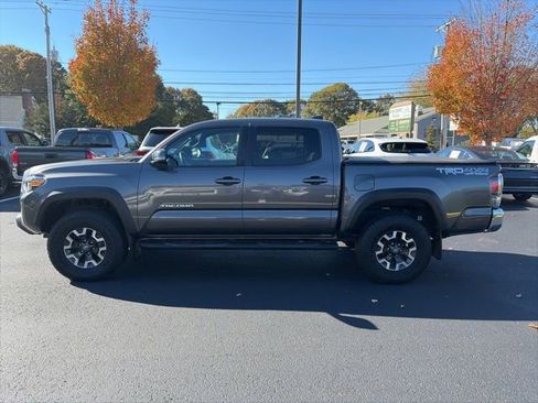 Certified 2021 Toyota Tacoma TRD Off-Road image 2