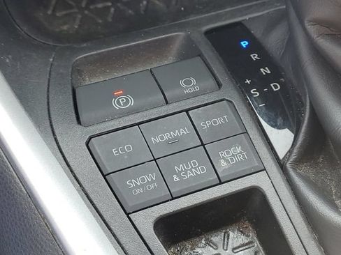 Used 2021 Toyota RAV4 XLE w/ Carpet Mat Package (TMS) AWD/4WD image 25