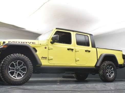 Used 2024 Jeep Gladiator Mojave w/ Technology Group image 34