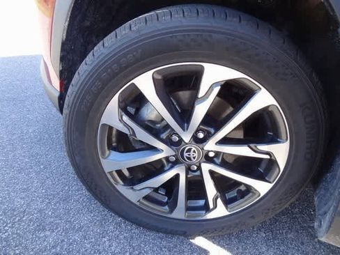 Used 2023 Toyota Corolla Cross XLE image 31