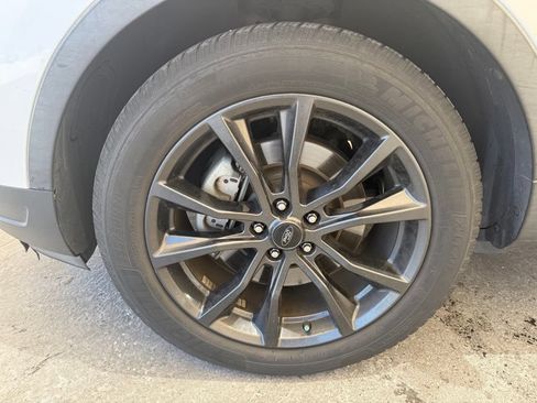 Used 2019 Ford Explorer XLT w/ Equipment Group 202A FWD image 4