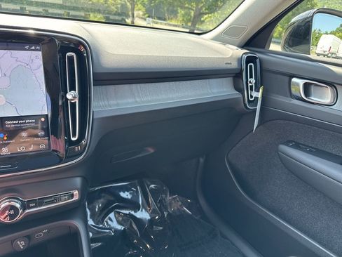 New 2026 Volvo XC40 B5 Plus w/ Protection Package Premier image 27