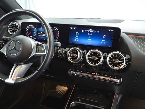 Used 2025 Mercedes-Benz GLA 250 image 11