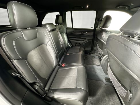 Used 2023 Jeep Grand Cherokee Altitude image 25