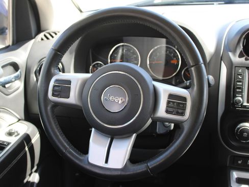 Used 2016 Jeep Compass Latitude image 16