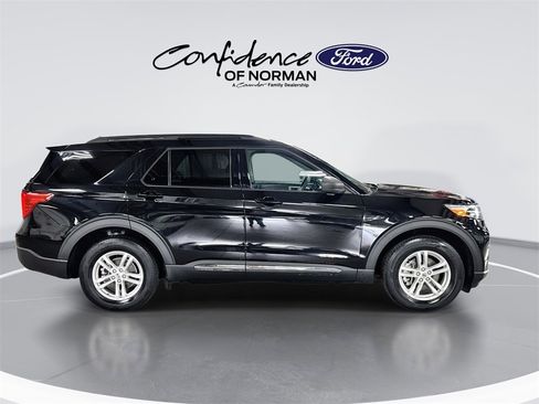 Used 2022 Ford Explorer XLT image 10