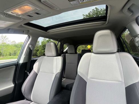 Used 2015 Toyota RAV4 XLE AWD/4WD image 10