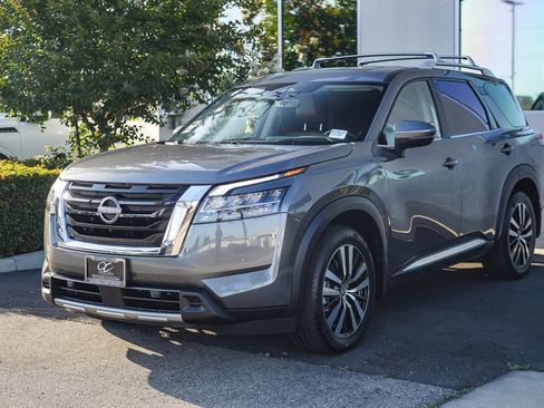 Used 2024 Nissan Pathfinder Platinum w/ Cargo Package FWD image 5